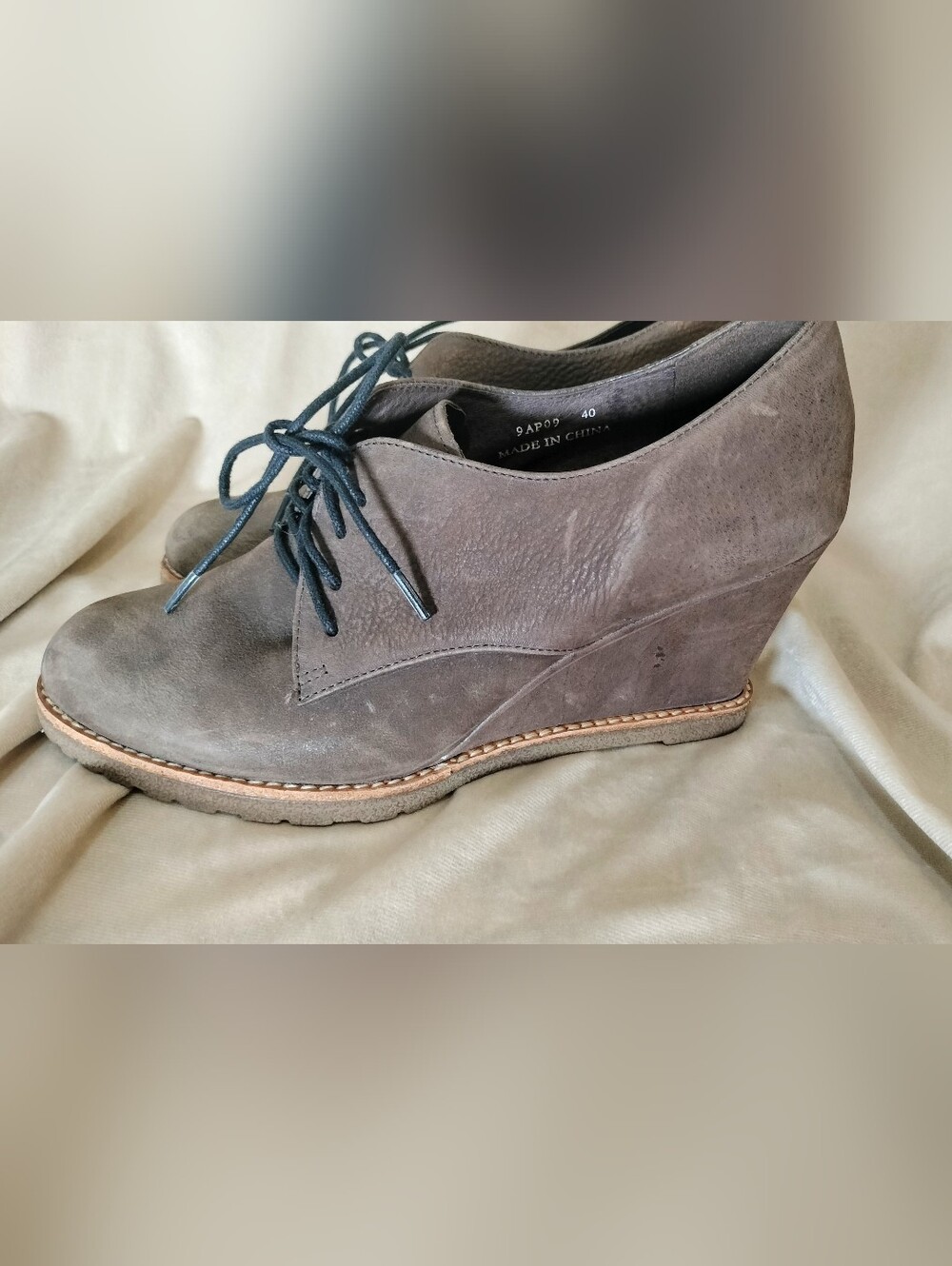 Staccato Women's Brown Suede Wedge Heel Lace Up Oxford. Size 40/US 9 - Picture 8 of 8